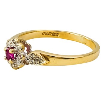 9ct gold Ruby / Diamond Cluster Ring size P